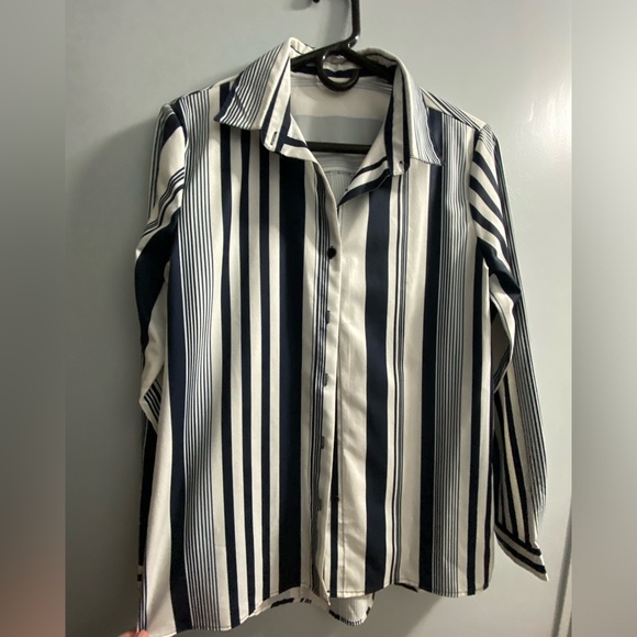 Blouse - Picture 2 of 3